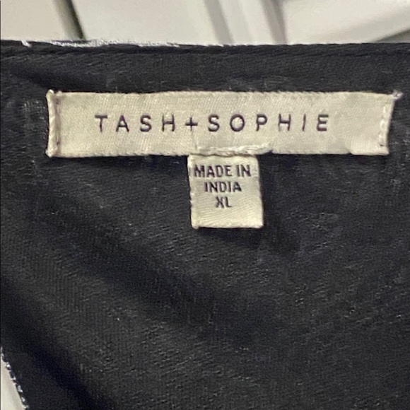 Babydoll Puff Sleeve Black and White Paisley Dress - Picture 8 of 8